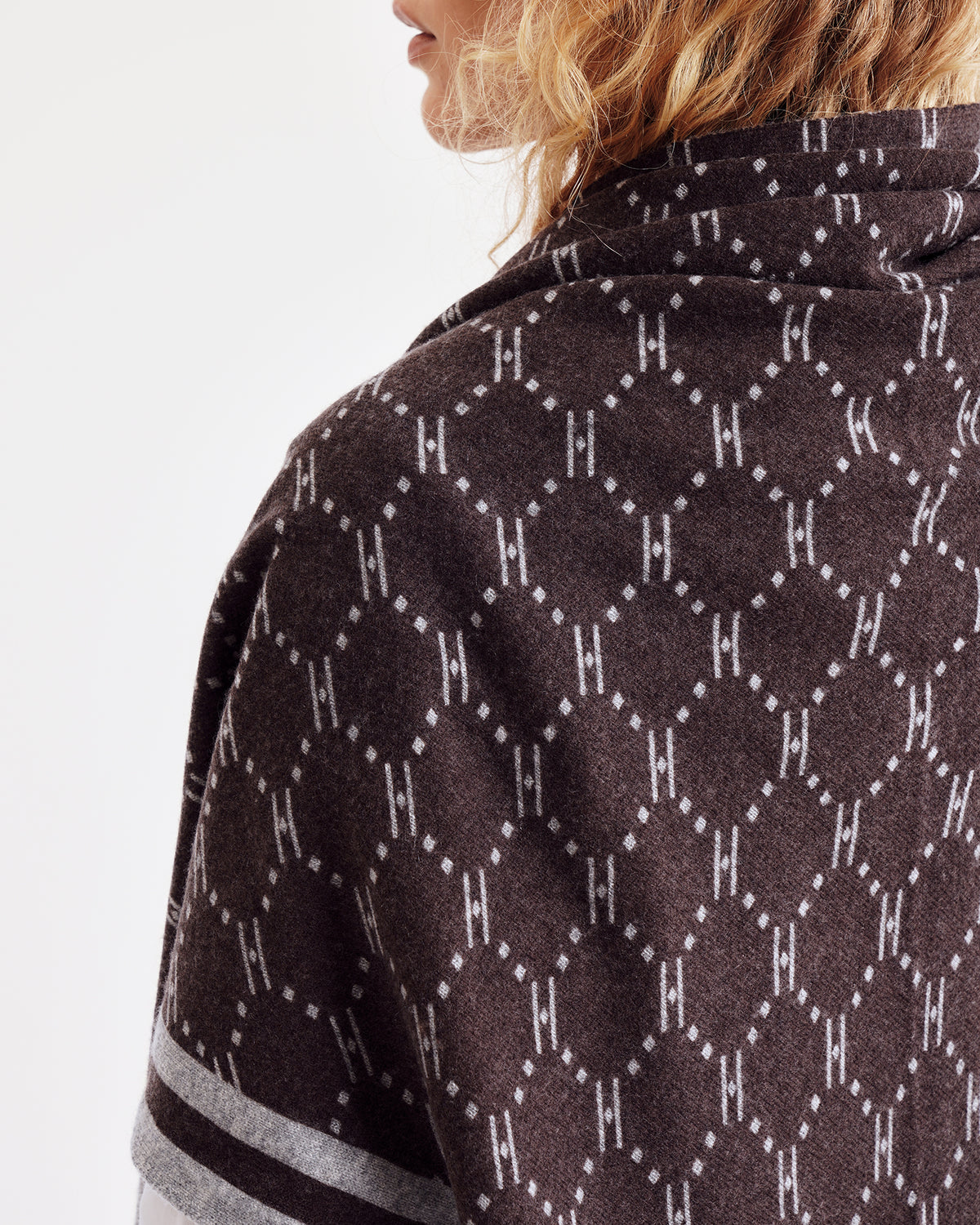 Hype The Detail Triangle Scarf Brun