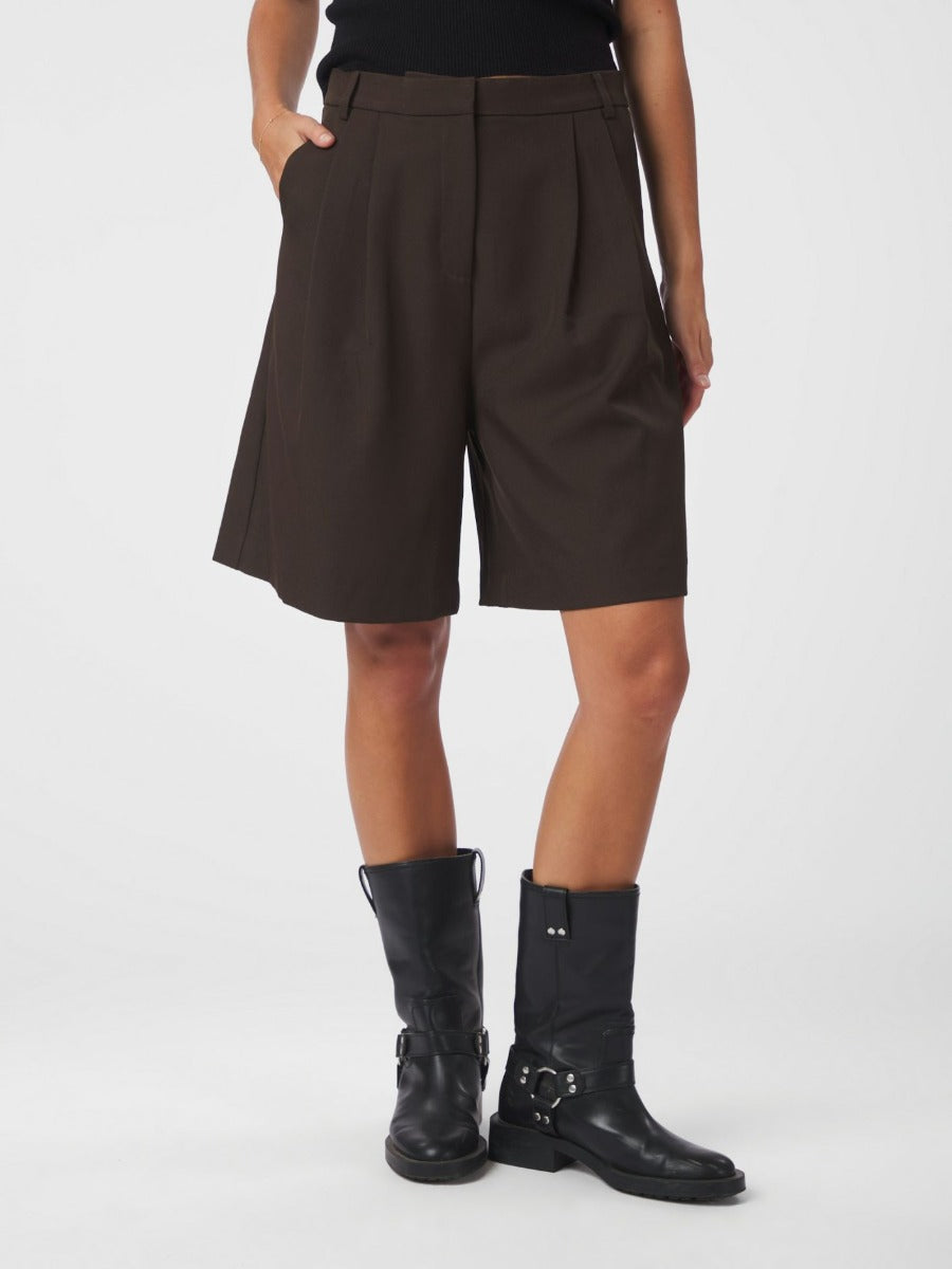 Nika Structure Shorts Dark Brown