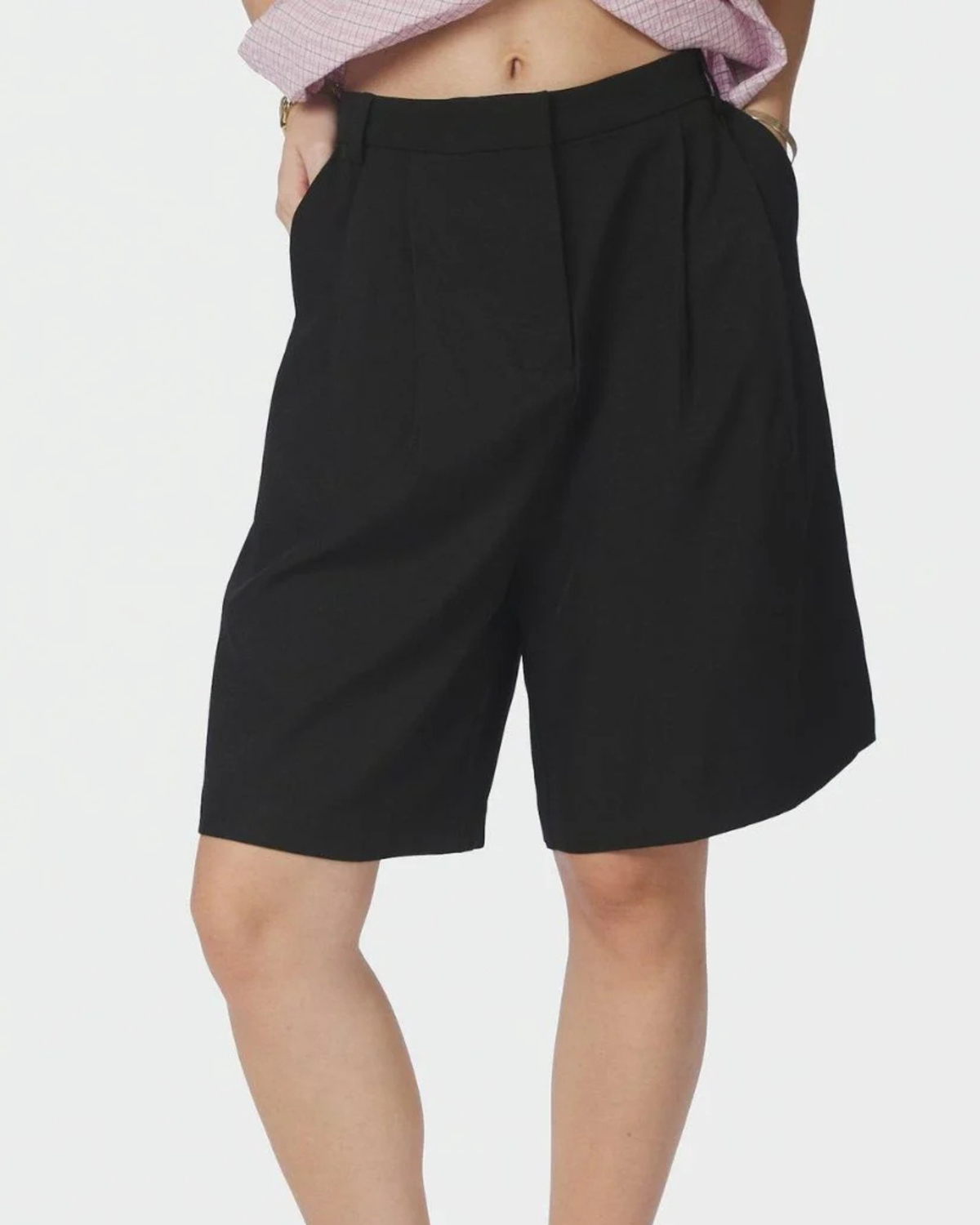 Neo Noir Nika Bermuda Shorts Black