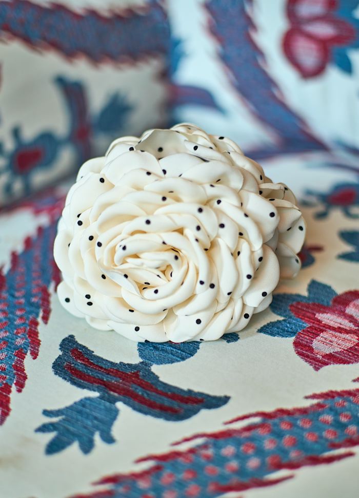 Black Colour Villa Mega Flower Hair Claw Creme W. Dots